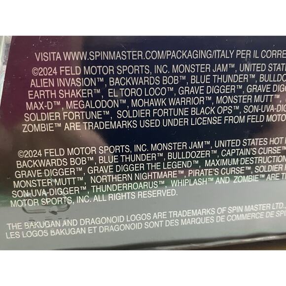 Monster Jam 1:64 Scale Grave Digger vs Grave Digger The Legend 2 Pcs Toy Set - Picture 5 of 8